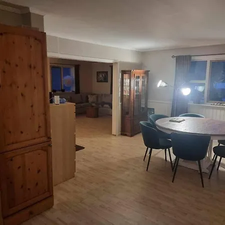 Sjarmerende Hus Med Bade Og Fiskemuligheter פלקפיורד
